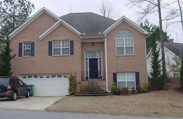 4 bedroom house, huge storage room! Gallery 1