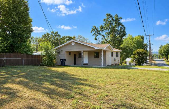 2 Bed/ 1 Bath Home • Batesville Gallery 3