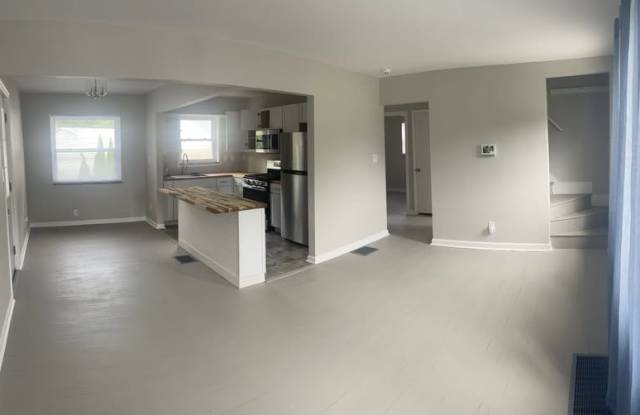 6952 Beechmont Avenue photos photos