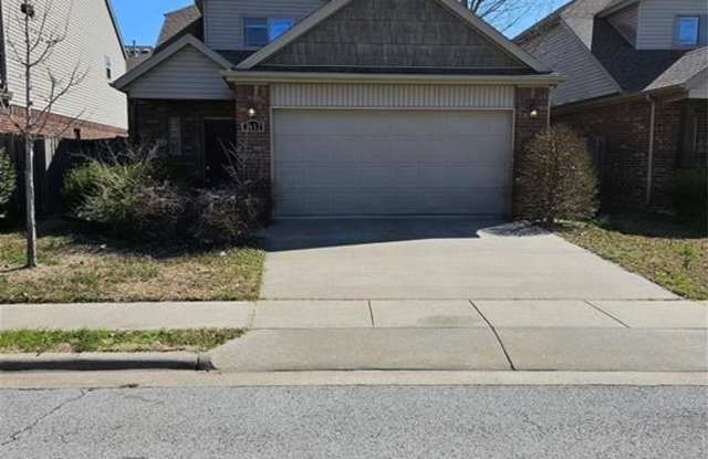 2652  N Valencia  AVE - 2652 North Valencia Avenue, Fayetteville, AR 72703