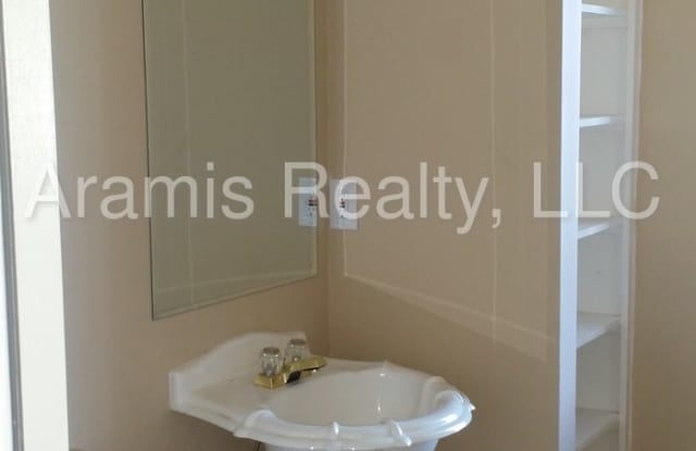 1745 Collines Avenue Gallery 4