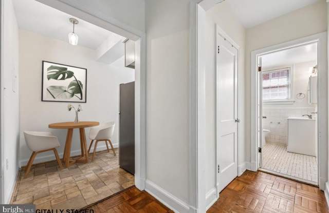 4481 MACARTHUR BLVD NW #204 Gallery 3