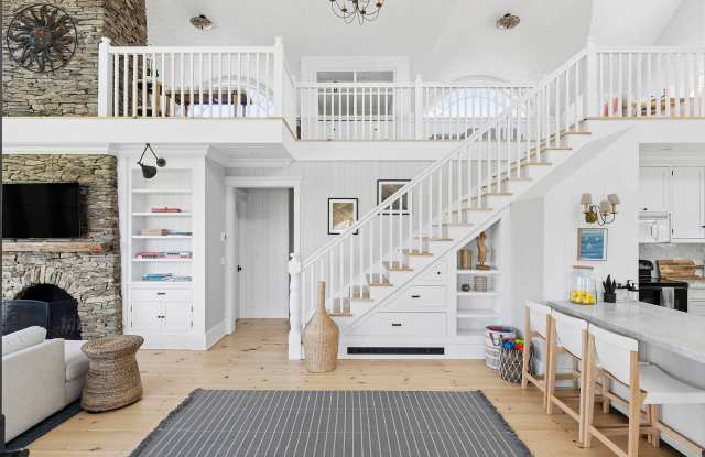 517 E Lake Drive Gallery 2