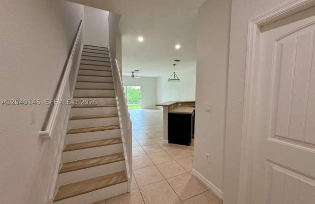 3526 NW 29th Ct Gallery 3