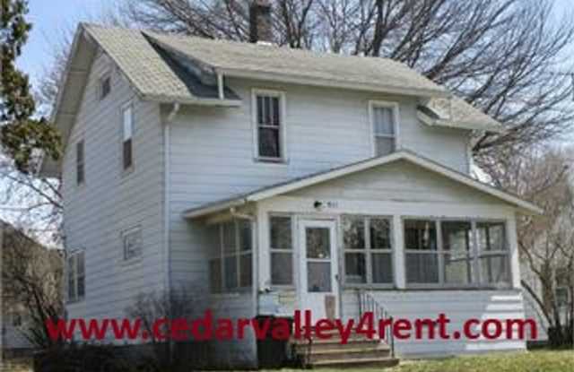 3 Bedroom, 1 Bath Single Family Home located at 911 Leavitt Waterloo, IA photos photos