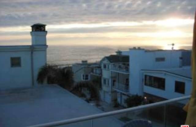 132 21ST ST - 132 21st Place, Manhattan Beach, CA 90266