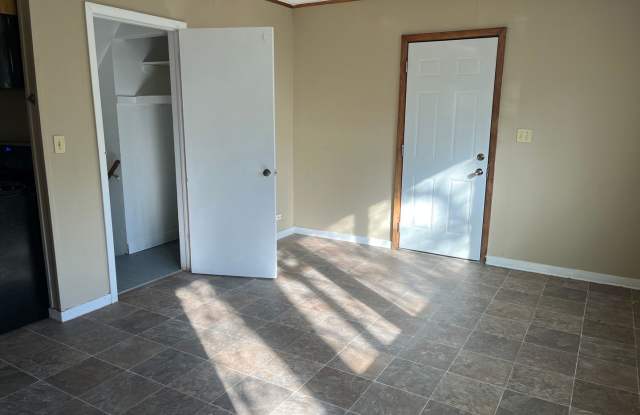 4 bedroom, 2 bathroom home in the peaceful community of Mahtomedi access to White Bear Lake Gallery 4