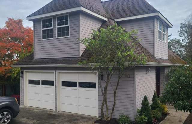 Spacious In-Town Home Near the High School - 60 Scenic Place, Friday Harbor, WA 98250