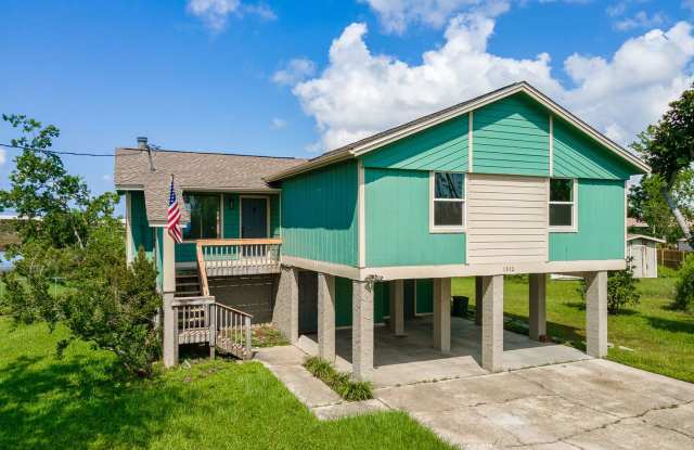Expansive, Custom Home on East Bay! Gallery 1