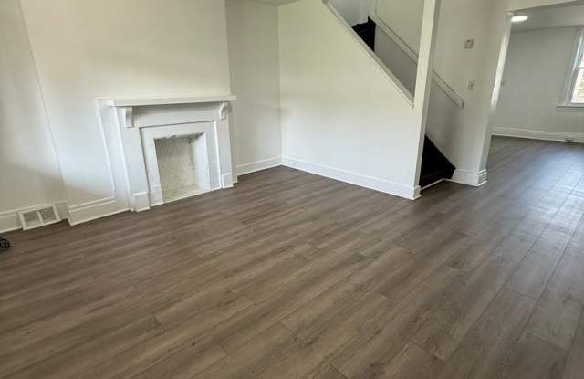 2-Bedroom Home with Fenced Yard – Minutes from Downtown Pittsburgh - 613 Climax Street, Pittsburgh, PA 15210