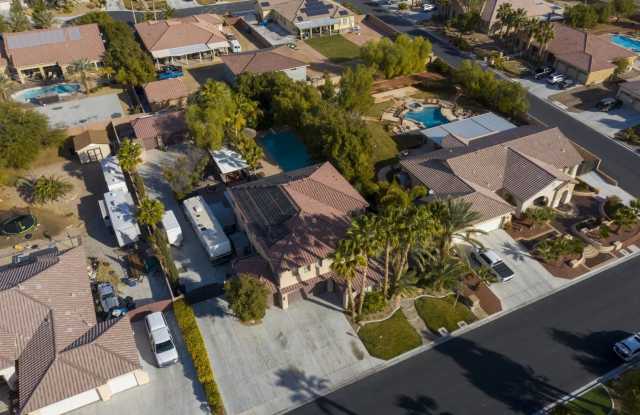 5 Bedrooms, 7 garages, with a backyard to dream of for entertaining ! photos photos