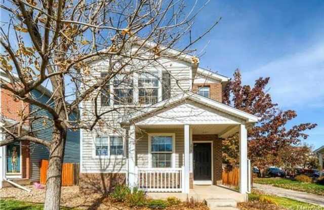 Beautiful 3 Bedroom/ 2.5 Bathroom Home in Northglenn Available May!! photos photos