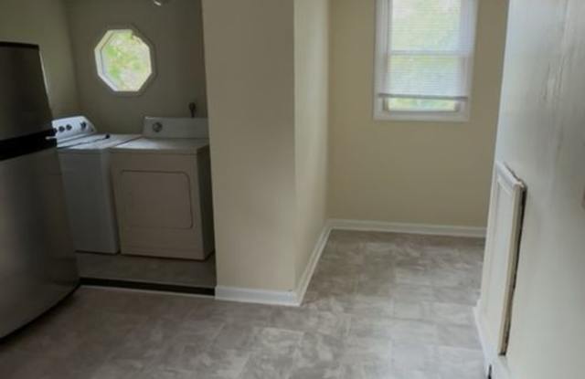 Charming 2BR Duplex in Norfolk Gallery 3