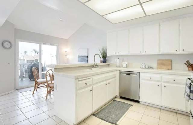 66 W KINGSTON CT Gallery 4