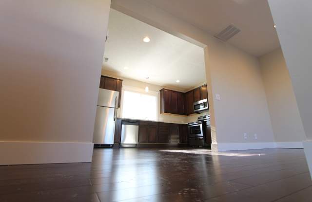 Luxury Finishes - Top-Floor Duplex Unit -- Mid-Town with a View photos photos