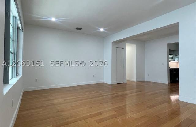 2021 Meridian Ave Gallery 1
