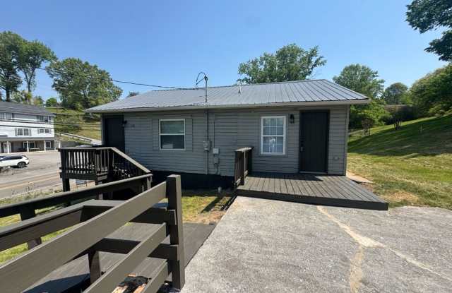 Updated 3BR Home on Half Acre in Kingsport, TN photos photos