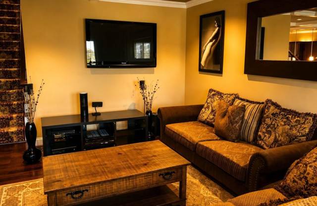 23564 EPPERSON Square Gallery 4