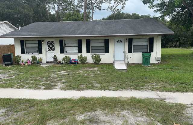 Newly Remodeled 2-Bedroom Duplex with Huge Fenced Backyard – Zephyrhills Gallery 3