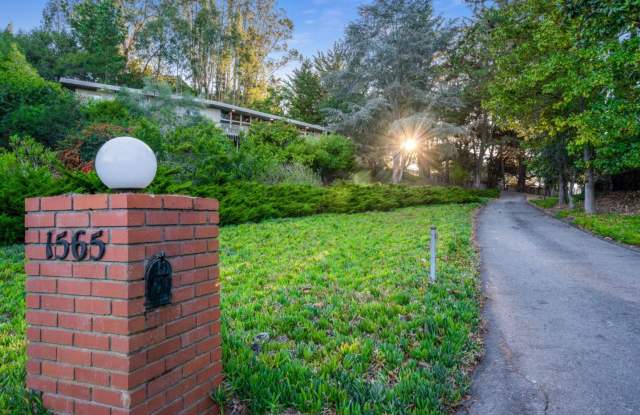 1565 Lakeview DR Gallery 2