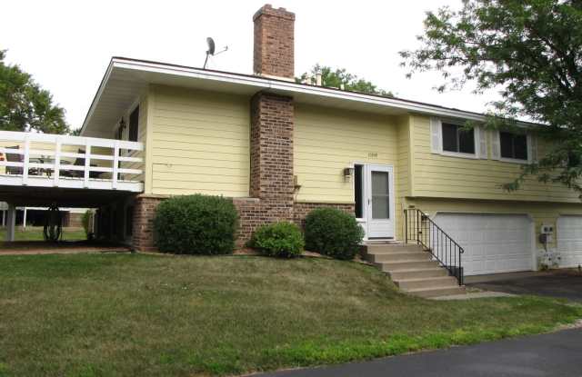 Gorgeous Remodel! Granite, SS App, HDWD Flrs, Deck and Walkout! - 10249 Cavell Circle, Bloomington, MN 55438