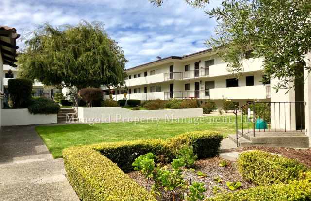 Upstairs 2 Bed/2 Bath Condo with Fireplace - All Basic Utilities Included! Gallery 1