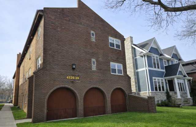 4526 N Seeley photos photos