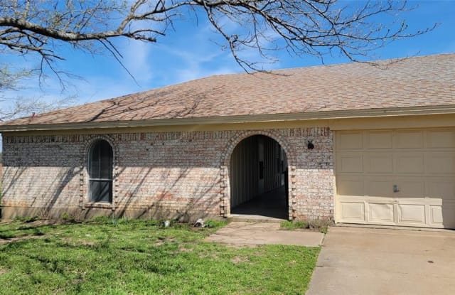 2102 Granbury Street - 2102 Granbury Street, Cleburne, TX 76033