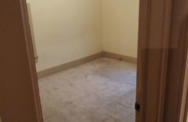225 Summit Gallery 3