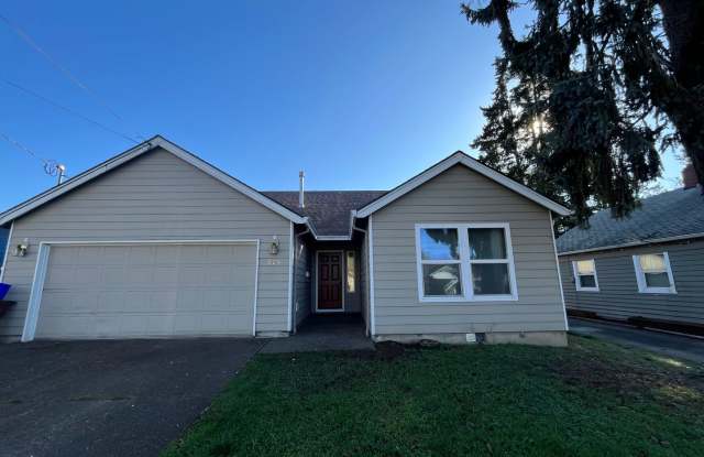 Amazing 3 Bd 2 Bath home in Historic Gladstone! Attached garage and Private yard! Easy access to Freeways! photos photos
