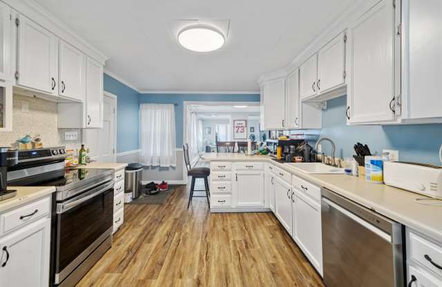 429 Cartier Street photos photos