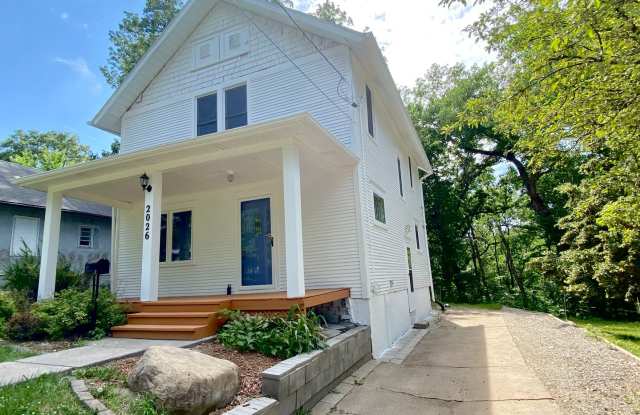 Newly remodeled 3 bedroom 1 bath - located on the north west side of Des Moines photos photos Newly remodeled 3 bedroom 1 bath - located on the north west side of Des Moines photos photos