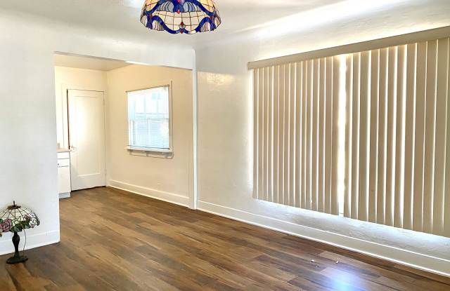 1714 N 16TH Avenue Gallery 4