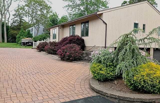 8 Saint George Gle Drive 8 - 8 Saint George Glen Dr, Setauket-East Setauket, NY 11733