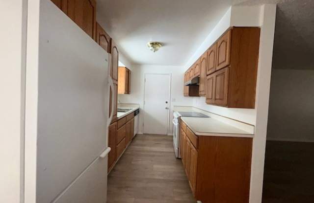 Comfortable 3-Bedroom Home with Fenced Backyard Gallery 1