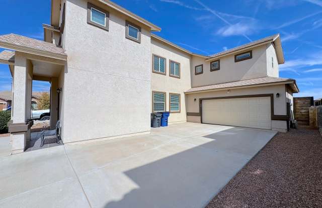 Sandstone Ranch Estates 4 bed/2.5bath with Refrig A/C and bonus Loft and Office! Gallery 3