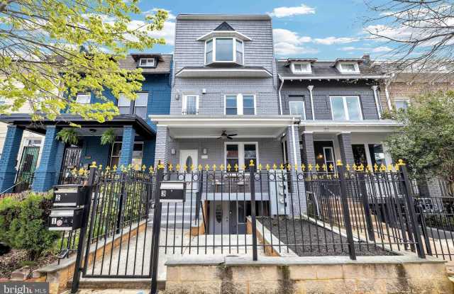 210 UPSHUR STREET NW photos photos