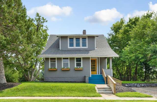 3 Bedroom; 2 Bathroom near Hanscom Park! - 3401 Arbor Street, Omaha, NE 68105