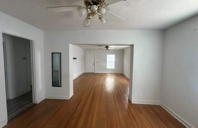 1322 N Lincoln Ave Gallery 4