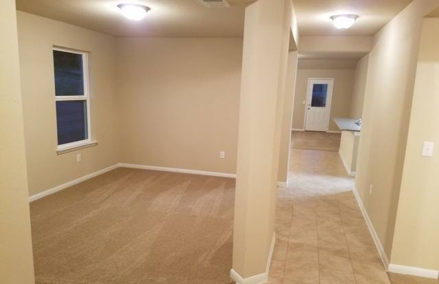 Amazing 4 bed, 2 bath Dell Valley - Tiermo Home for lease! Gallery 4