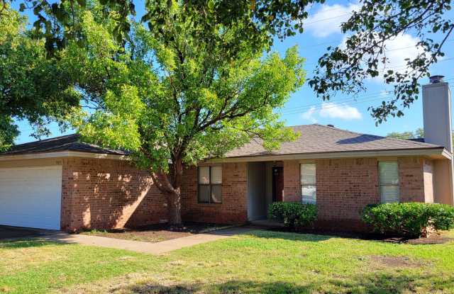 Cozy 3/2/2 Brick Home! Available September!! Gallery 3
