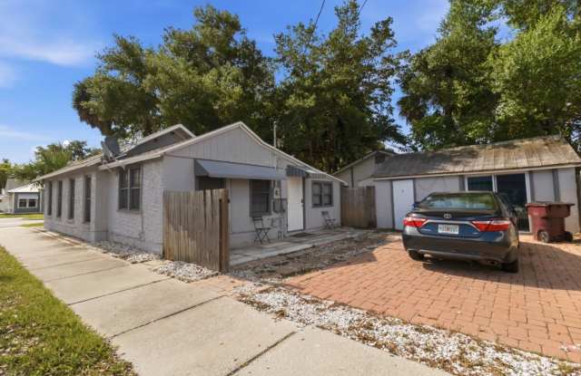 Charming 3-Bed Home- 1 Block to Downtown Gallery 1