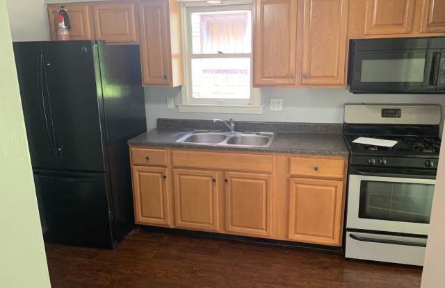 Charming 3 bedroom home in Carrick available September 1! photos photos