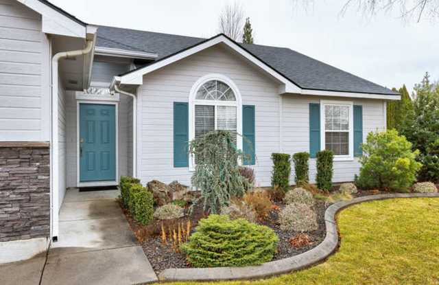 Fully Furnished Single-Level Home Gallery 3