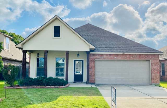 Charming 4 bed/2 bath home in Sugar Ridge Subdivision photos photos