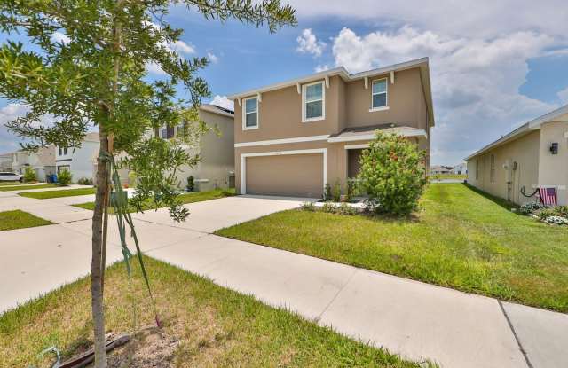 Newly Updated 5 Bedroom Single Family Home with Lake Views - 16774 Kingman Reef Street, Wimauma, FL 33598