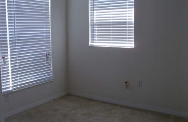 924 Hollister Avenue Gallery 3