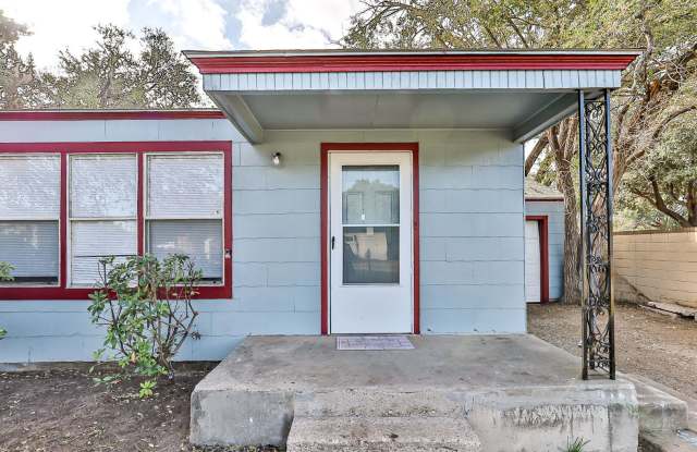 2 Bedroom, 1 Bath Home in the Medical District Gallery 1