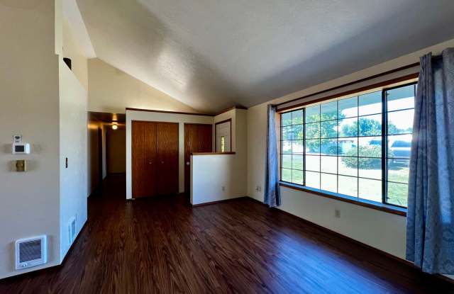 Move in special - $150 off first month's rent! Gallery 4