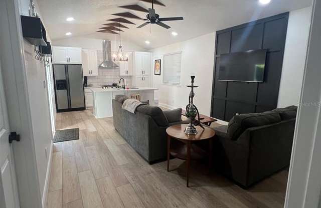 311 E FLORIBRASKA Avenue Gallery 1